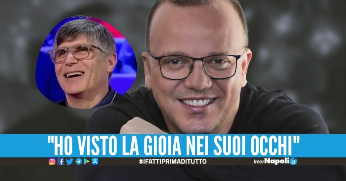 Gigi d'Alessio sorprende il suo fan non vedente, il complice è don Patriciello