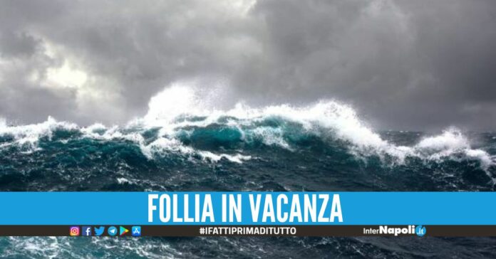 Turista ubriaco si tuffa in Costiera Amalfitana, salvato dall'agente