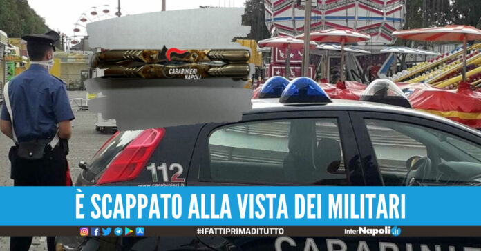 Foto di repertorio, nel riquadro il coltellino sequestrato