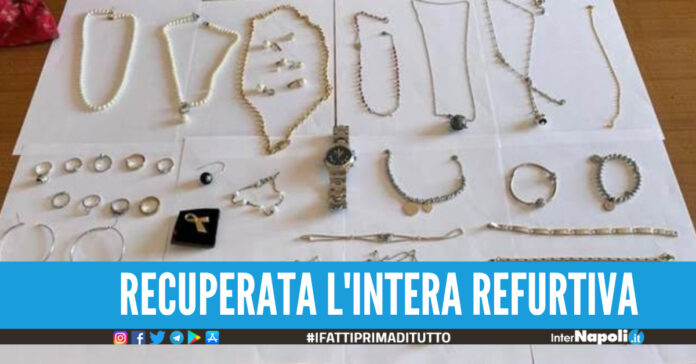 Furti negli appartamenti, presi due ladri di Napoli e Afragola nel bottino diversi monili d'oro