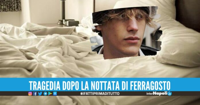 Massimiliano muore nel sonno a 20 anni, dormiva a casa dell'amico