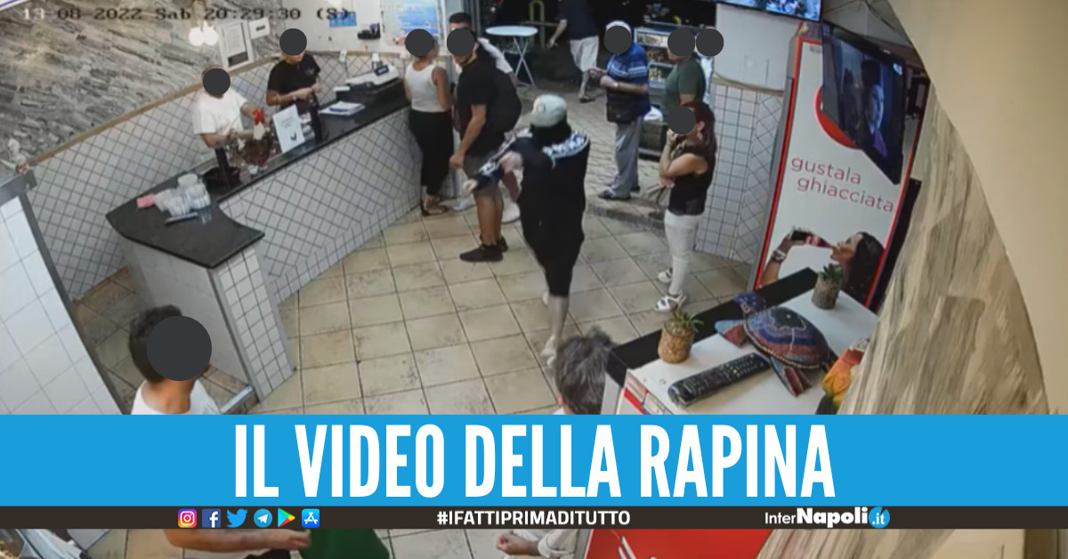 Screen video rapina in pizzeria a Pianura
