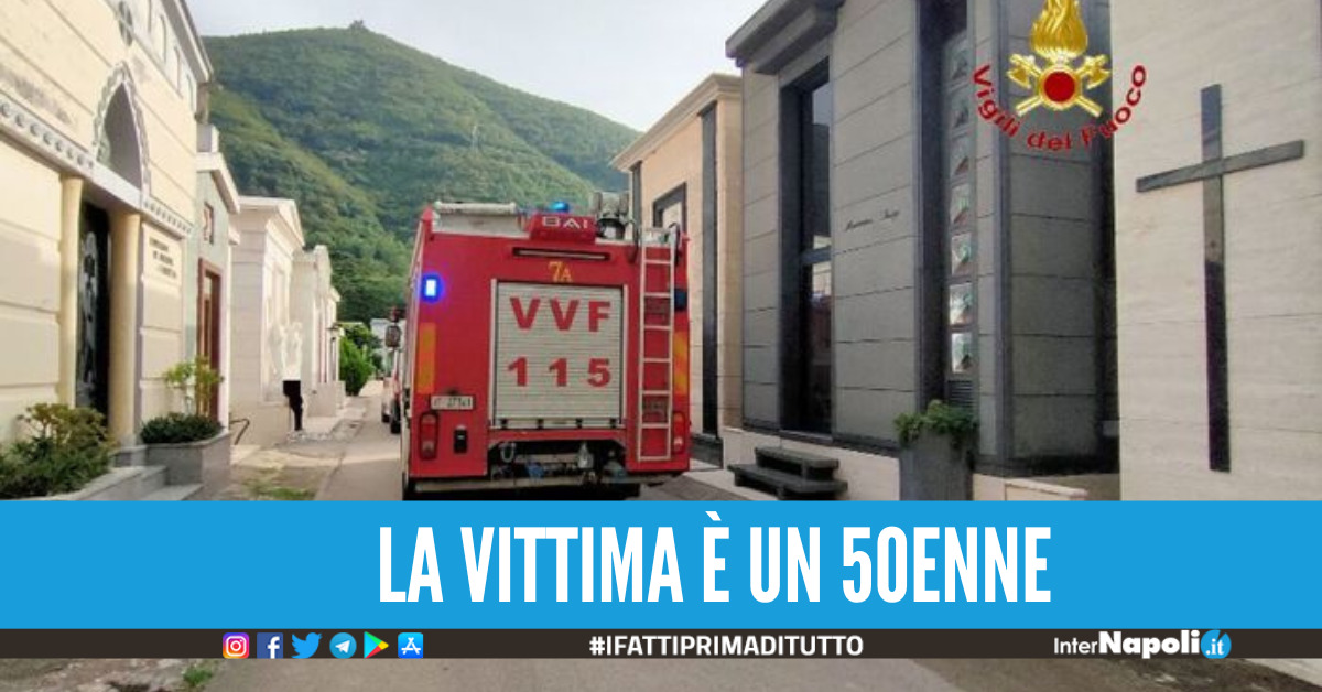 Cade nel loculo e si frattura una gamba, paura al cimitero nel Casertano