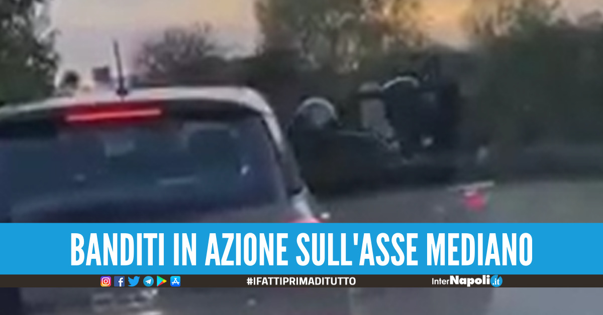 Rapinatori in azione sull'Asse Mediano, automobilisti assaliti a Scampia e Grumo