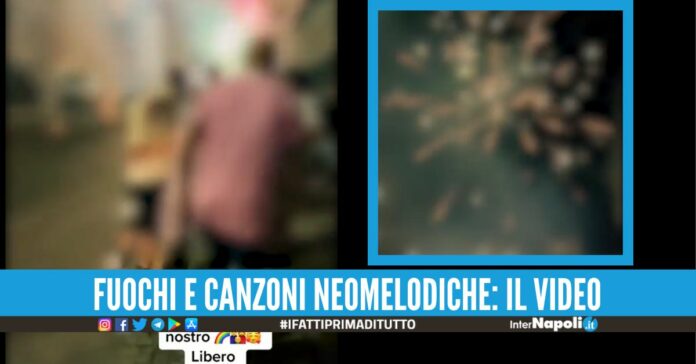 Festa con fuochi d'artificio a Napoli dopo la scarcerazione del parente