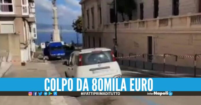 Assalto armato al portavalori della banca Sanpaolo, in fuga con il bottino