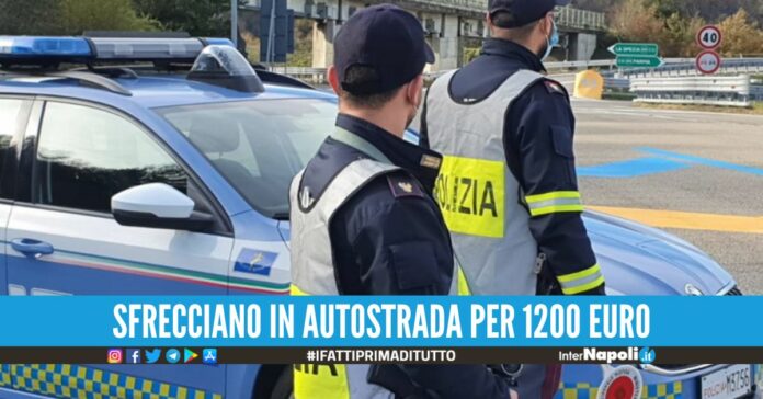 Partono da Napoli per truffare un anziano, 2 giovani bloccati sull'A16
