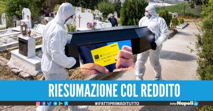 Lsu con reddito sorpresi a riesumare cadavere nel Napoletano, denunciati dai carabinieri