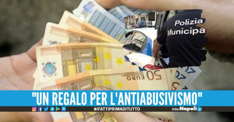 Mazzetta da 500 euro agli agenti municipali di Napoli, scatta la sospensione dal servizio