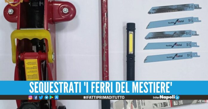 Inseguimento sul corso Secondigliano, bloccati 2 ladri d'auto