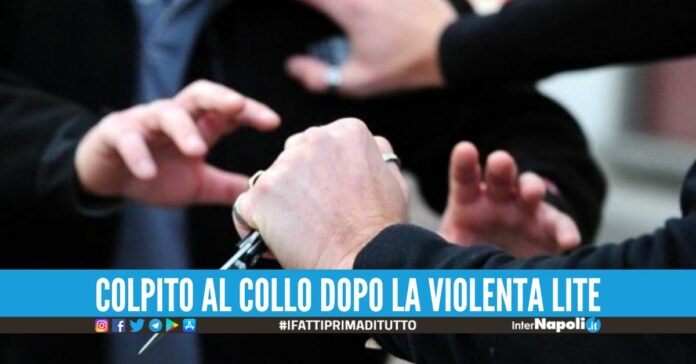 Lite in strada finisce a coltellate, 13enne ricoverato nel Napoletano