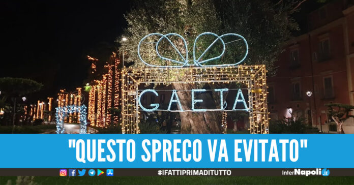 Gaeta già si veste per Natale, ma è polemica per le luci Con l'aumento delle bollette andrebbero evitate