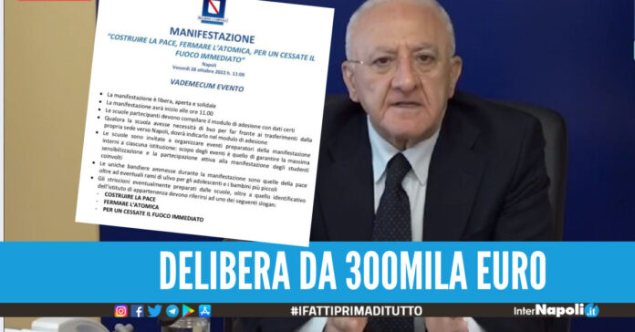 La manifestazione per la pace di De Luca diventa un caso, invito a tutte le scuole e delibera da 300mila euro