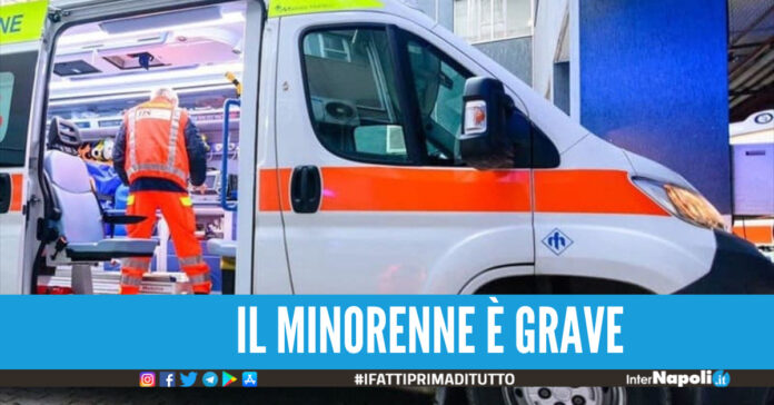 Ragazzino 15enne cade dal balcone in provincia di Napoli, è grave in ospedale