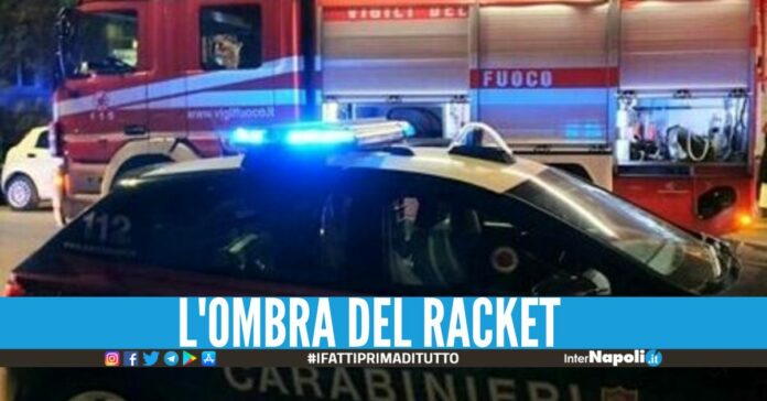 Scoppia l'incendio vicino al cimitero di Acerra, bruciate due ruspe