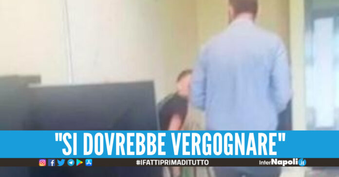 studente pugno