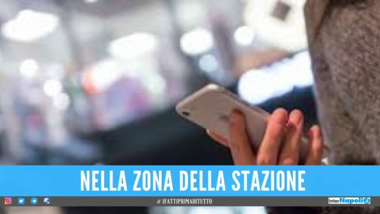 Ruba un iPhone a Napoli, salvato dai vigili dal linciaggio della folla