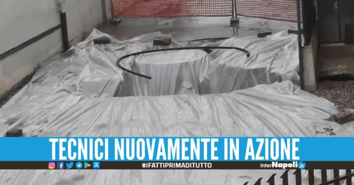 Non c'è pace per i cittadini di Villaricca, si è riaperta la voragine