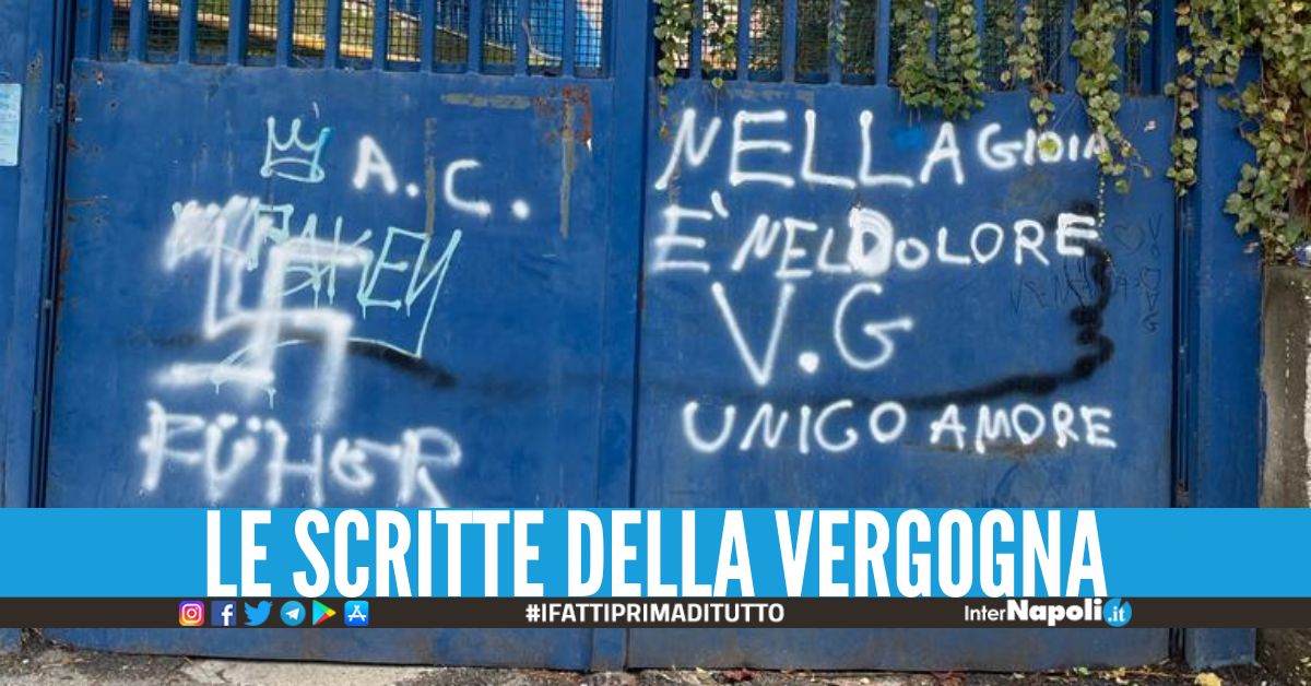 Scritte naziste sul cancello della scuola a Secondigliano, scatta la cancellazione