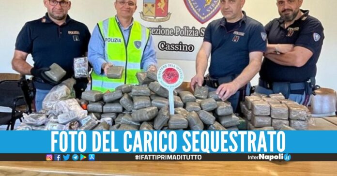 Aveva 84 kg di hashish in auto, beccato sulla autostrada Napoli-Roma