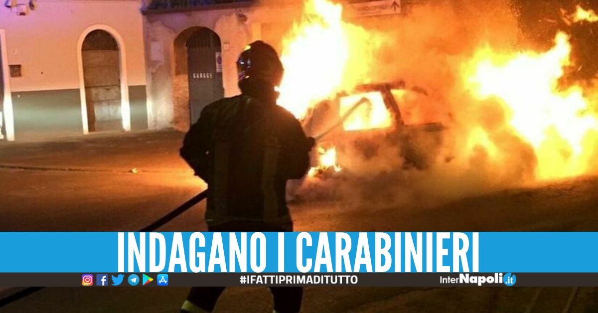 Incendio nella nota concessionaria nel Napoletano, distrutte auto e furgoni