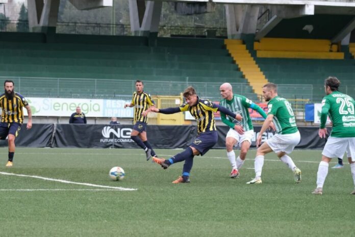 Una doppietta di Felippe fa volare il Giugliano, battuto anche il Monopoli: tigrotti al quarto posto in classifica