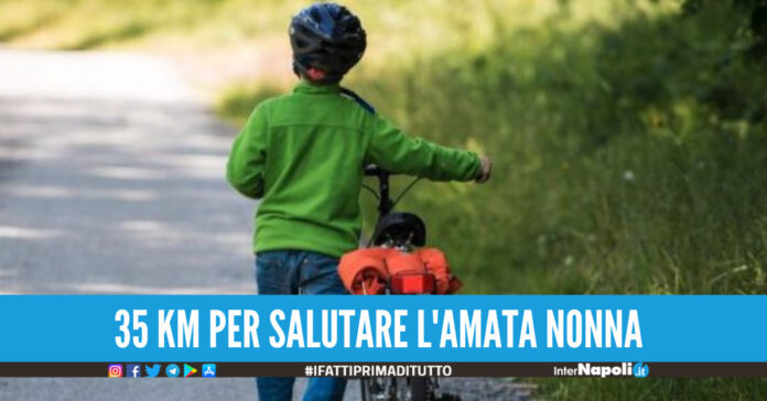In bici per 35 Km per portare un fiore sulla tomba della nonna, l'atto d'amore del bimbo di Avellino