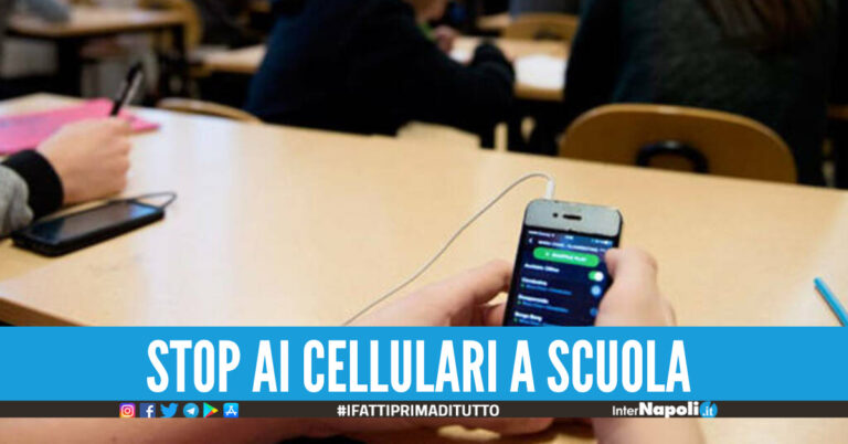 Scuola. Via i cellulari dalle classi durante le lezioni, l'annuncio del ministro dell'Istruzione