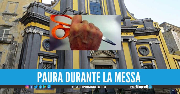 Terrore nella basilica a Forcella, rapinatore tra i fedeli c'è anche un ferito