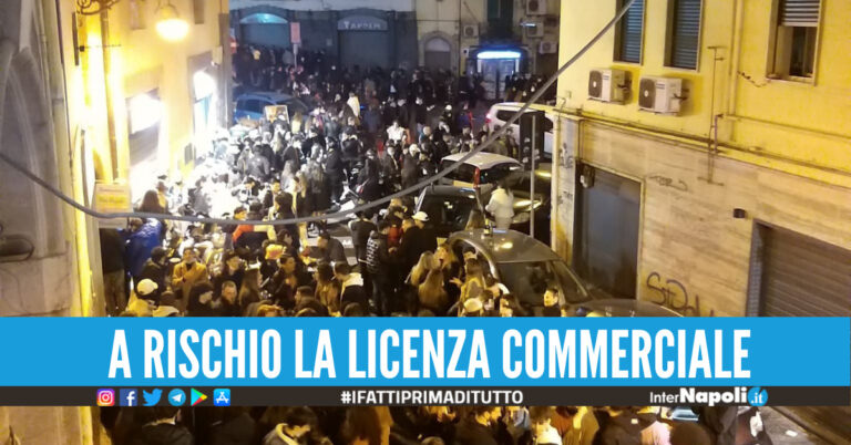 Napoli, nuove regole per la movida: niente alcool in strada dopo la mezzanotte e stop alla vendita alle 3