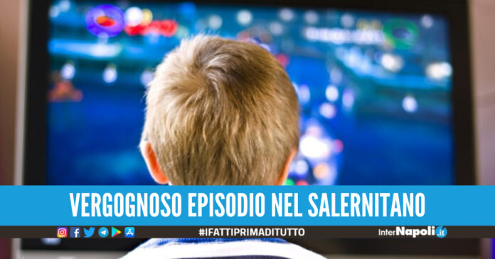 sesso davanti al figlio 50enne