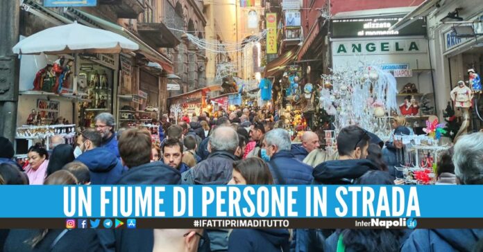 Assalto alle Vie dei Presepi a Napoli, attivato il senso unico pedonale