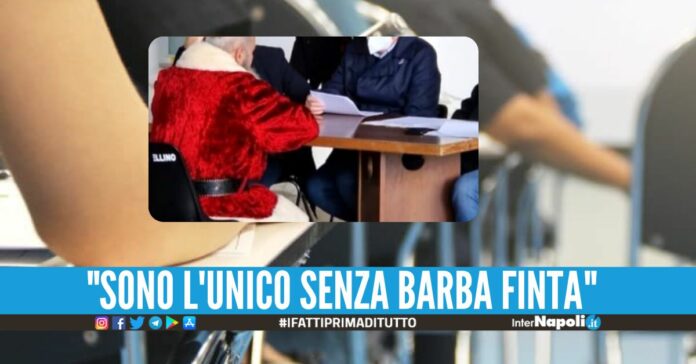 Assurdo ad Avellino, si presenta al concorso in Comune col vestito da Babbo Natale