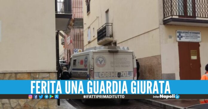 Sono state rapinate due guardie giurate a bordo del portavalori della ditta Cosmopol. I due agenti stavano per consegnare denaro contante