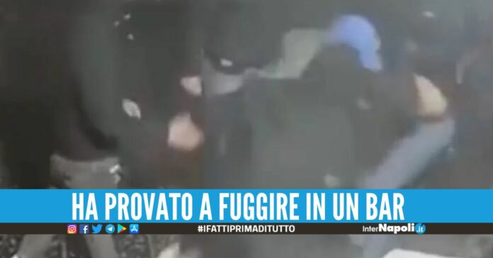 Tifoso dell'Ajax picchiato e accoltellato a Napoli, 4 ultras indagati