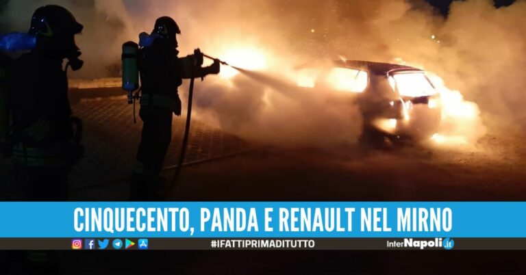 Raid incendiario in provincia di Napoli, bruciate 4 auto in strada