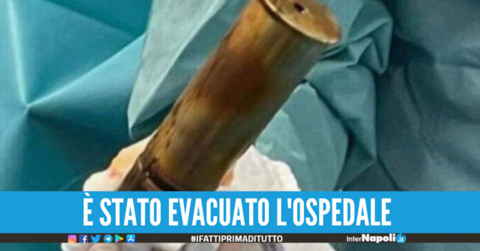 In ospedale con bomba nel retto