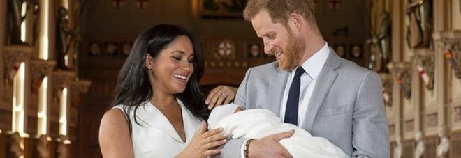 E’ nato il royal baby di Meghan e Harry, ecco la prima foto: è subito polemica