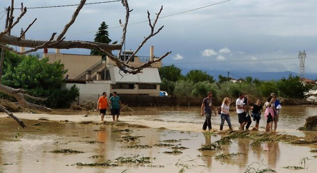 Tempesta assassina su isola greca, 7 morti: c’è anche un neonato