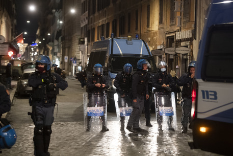 Anche Roma si ribella, disordini durante la manifestazione di protesta