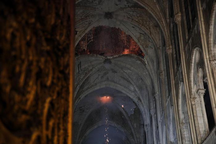 In fiamme la Cattedrale di Notre-Dame, cosa resta dopo l’inferno din fuoco a Parigi: prime immagini