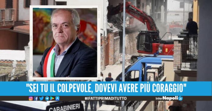 Casa abusiva demolita a Casal di Principe, rabbia delle famiglie contro il sindaco