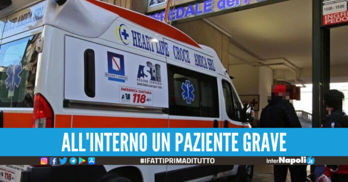 aggressione bottiglia ambulanza napoli
