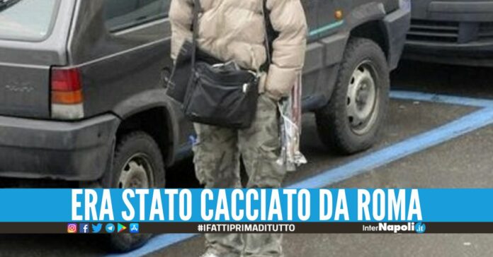 Non paga il parcheggiatore a Napoli, l'abusivo aggredisce i poliziotti