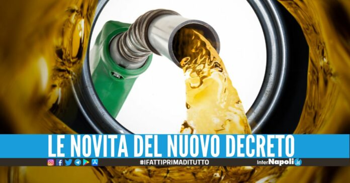 Caro benzina, i distributori obbligati ad esporre il prezzo medio