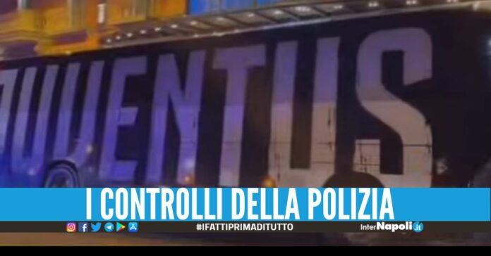 Uova lanciate contro il pullman della Juventus, scatta la denuncia
