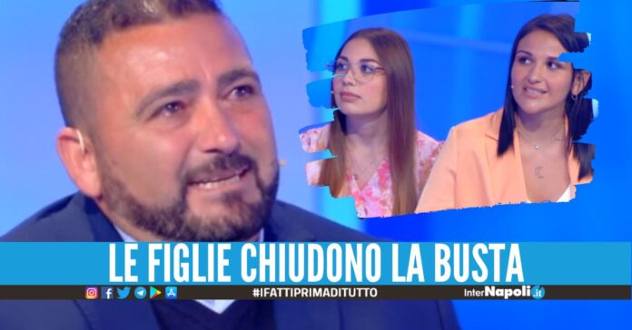 Pasquale invita le figlie a C'è posta per te, Stefania e Cristina chiudono la busta