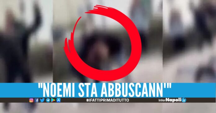 Rissa tra ragazze fuori la scuola a Portici, il video finisce su Whatsapp