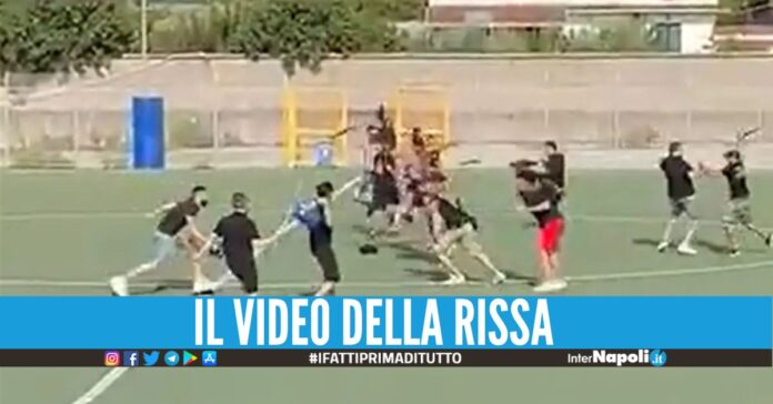 Rissa in campo nella partita Sant'Antonio Abate-Ercolanese, 6 daspo per i tifosi