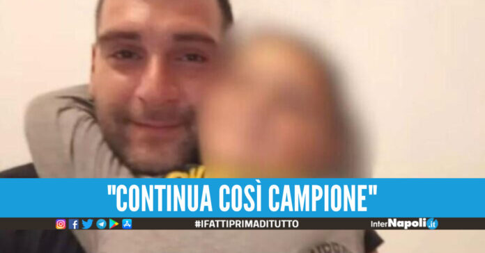 Il piccolo Ryan con papà Simone